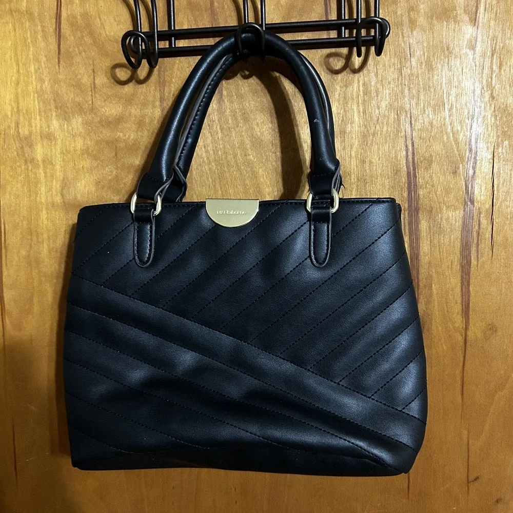Liz Claiborne Faux Leather Black QuiltedPurse Bag‎ Gold Hardware